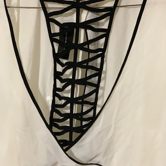 Cut out sheer blouse - Picture 3 of 3